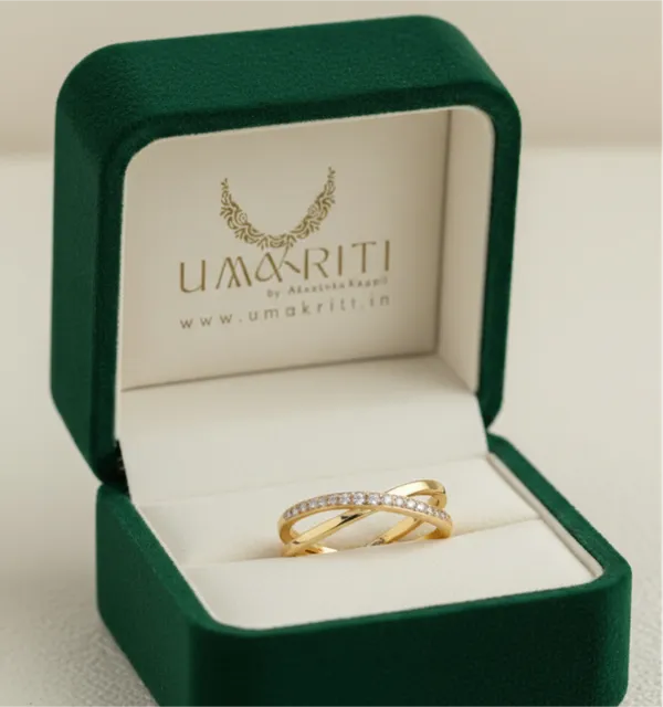 Gold_Luna_Twist_Band_Ring_For_Women